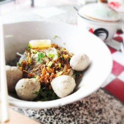 ก๋วยเตี๋ยวลูกชิ้นปู่โย่ง