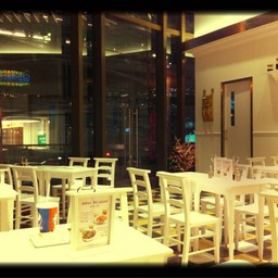 ที่นั่งภายในร้าน