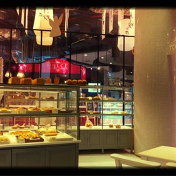 บริเวณหน้าร้าน