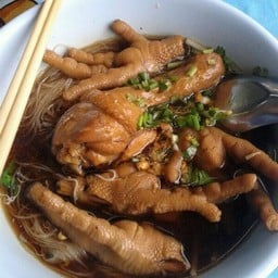 แดงก๋วยเตี๋ยวไก่มะระ
