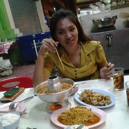 ข้าวต้มปูทอง (กระโปรงแดง)