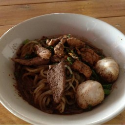 ก๋วยเตี๋ยวเรือหมูน้ำตก กม.16 บ้านบึงชลบุรี