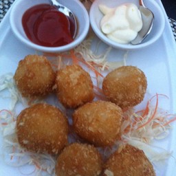 ลิ้นจี่สอดไส้ชีส อร่อยดีค่ะ