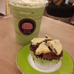 GreenTea Frappe & Cupcake