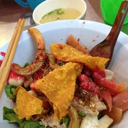 เกี๊ยวโฟยำแห้ง