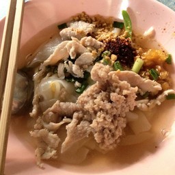 ก๊วยเตียวต้มยำหมูหมักหมูสับ