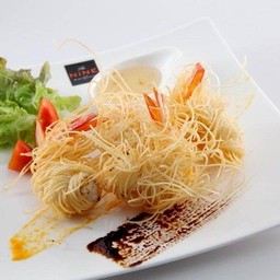 Deep fried prawns wrapped in golden noodle served with spicy lime