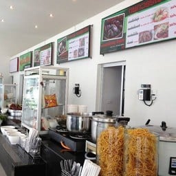 มีร้านค้าให้ท่านได้เลือทานถึง 7 ร้านค้า