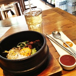 ข้าวยำข้าวกล้องกับชาข้าวโพด