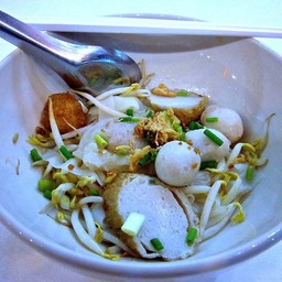 ก๋วยเตี๋ยวลูกชิ้นปลา