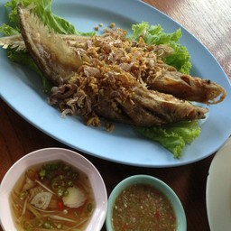 ปลาเนื้ออ่อนทอดกระเทียม