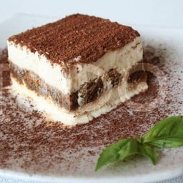 Tiramisu Cake