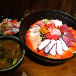 びっくり丼4,000¥ แปล ข้าวหน้าประหลาดใจ^^  ข้าวหนัก2 กิโล ร้านอยู่หลังดองกิ ชินจูกุ