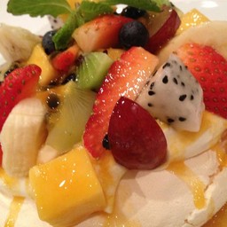 พาฟโลวา อร่อยสุดยอดดด อร่อยจนต้องสั่งซ้ำจาน2 :))