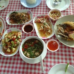 ไก่ย่าง + ตำผลไม้ + ลาบเป็ด + ตำหมูย่างไข่เค็ม + ปลากระพงทอด + ต้มแซ่บกระดูกอ่อน