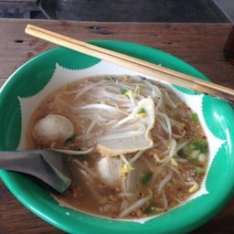 ก๋วยเตี๋ยวโกแว่น โกเล็ก (30ปี) เยื้อง7-11เขตสะพานสูง