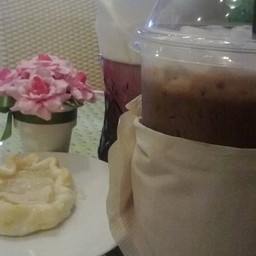 พายมะพร้าวกับชอคเย็นอร่อยจัง