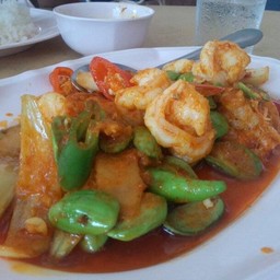 ผัดสะตอกุ้งตัวโต