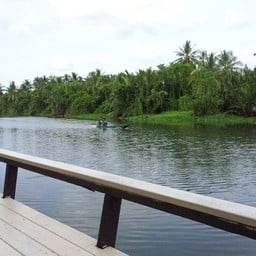 ร้านอาหารระเบียงน้ำ