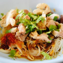 ก๋วยเตี๋ยวไก่บ้านต้มเกลือ ศาลายา