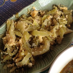 ผักกาดดองผัดไข่