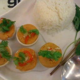 ข้าวกับห่อหมกในถ้วยจิ๋ว