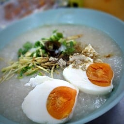 โจ๊กหมูใส่ไข่เค็ม