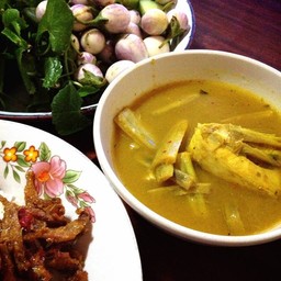 อาหารเช้าวันนี้ - แกงส้ม (แกงเหลือง) ปลาช่อนหยวกกล้วยสวน พร้อมผักเคียง