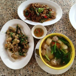 ผัดกระเพราไก่บ้าน ผัดเผ็ดกวาง แกงจืดเต้าหู้. ผัดกระเพราไก่อร่อยมารสดั้งเดิม!!