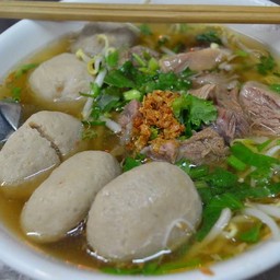 เส้นหมี่ลูกชิ้น+เนื้อเปื่อยน้ำใส