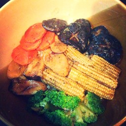 สั่งข้่าวหน้าผักรวม...กลิ่นหอมมาเลย...