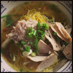 ก๋วยเตี๋ยวศรีใต้ฟ้า