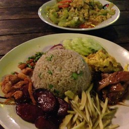 ข้าวคลุกกะปิ ทานคู่ มะระผัดไข่