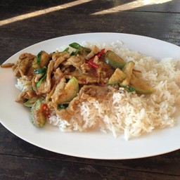 ผัดพริกแกงหมู. อืม!!! อร่อยฝุดๆ