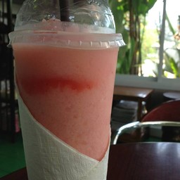 วันนี้ไม่ทานกาแฟ ขอเบาๆ เป็นสตอ+โยเกิร์ต แทนละกัน เบื่อกาแฟแระ