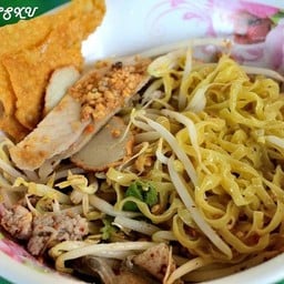 ก๋วยเตี๋ยวต้มยำ ตรงข้ามเขตราษฎร์บูรณะ