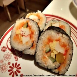 ข้าวห่อสาหร่ายคำใหญ่ๆไส้แน่นๆอร่อยแต่ตัดกำลังไปเยอะครับ