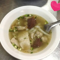 ร้าน "อ้วนเยาวราชต้มเลือดหมู"