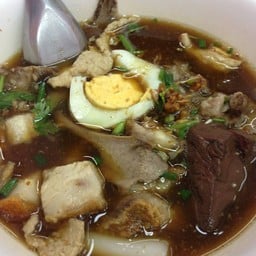 ก๊วยจั๊บน้ำข้น (เจ๊วรรณ)
