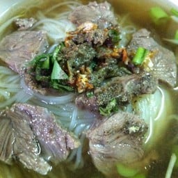 โกรวย ก๋วยเตี๋ยวหมู เนื้อ