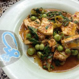 ปลาอินทรีผัดพริกแกง