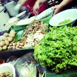 ก๋วยจั๊บน้ำข้น ต้มเลือดหมู (ปุ้มปุ้ย)