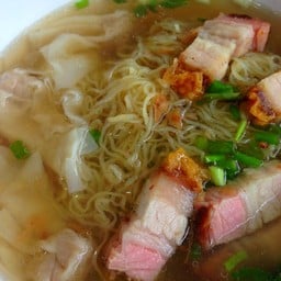 นายเม้งบะหมี่ปู เกี๊ยวกุ้งยักษ์ เพชรเกษม