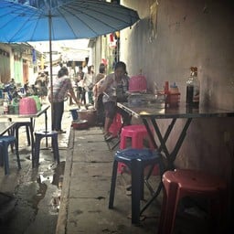 ก๊วยเตี๋ยวโบราณ By เจ้น้อย  ริมน้ำ