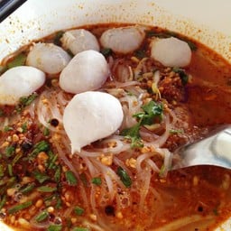 ก๋วยเตี๋ยวลูกชิ้นหมู-เนื้อน้ำใส (ทำเอง)