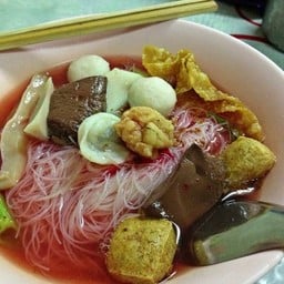 นายสันติก๋วยเตี๋ยวลูกชิ้นปลา