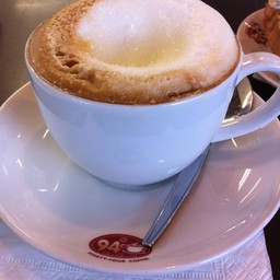 คาปูชิโน่ร้อนๆ