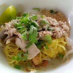 ก๋วยเตี๋ยวหมู ผู้ใหญ่ศักดิ์