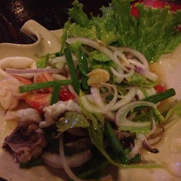 ยำรวมมิตรทะเล