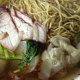 บะหมี่เกี๊ยวหมูแดง